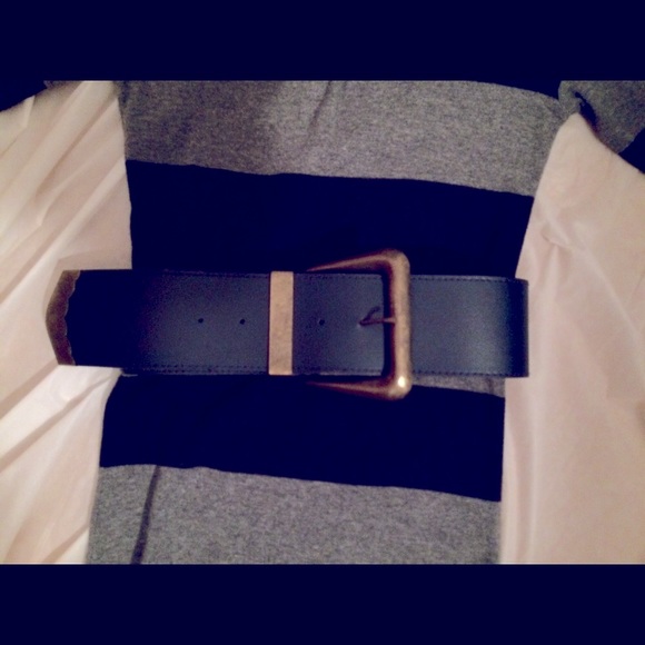 VINTAGE Navy wide leather belt/ gold buckle- Sz 1 - Picture 2 of 6